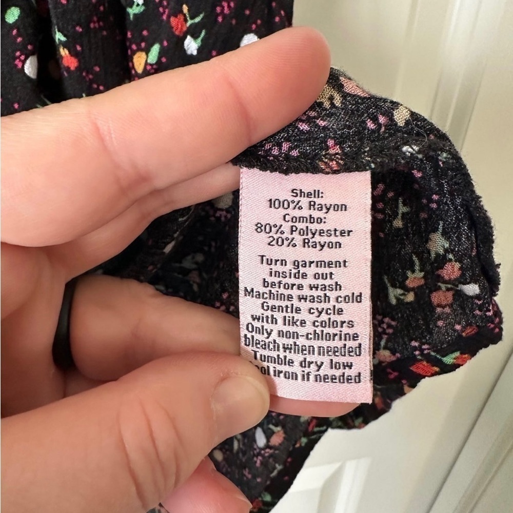 Juicy Couture Split Neck Black Mini Floral Garden Blouse size XXL - Picture 7 of 7